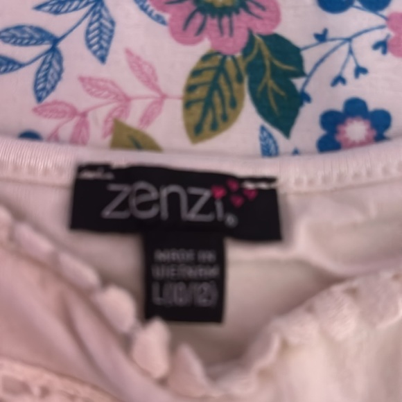 The dress has been warned twice it was made by zenzi it’s pink and white - Picture 2 of 3